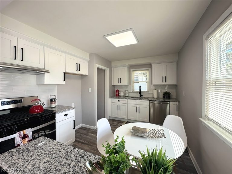 4507 Frontenac Drive, Warrensville Heights, OH - Photo 5