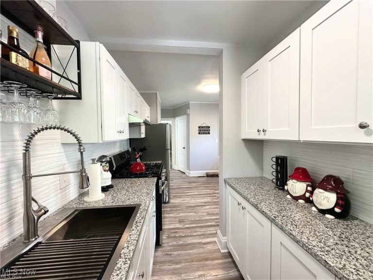 3277 Cedarbrook Road, Cleveland Heights, OH - Photo 3