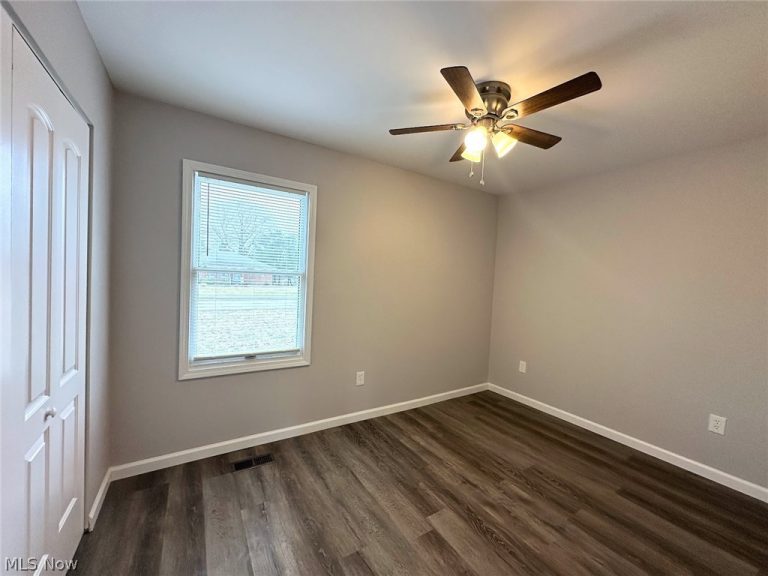 5437 Bartlett Road, Bedford Heights, OH - Photo 6