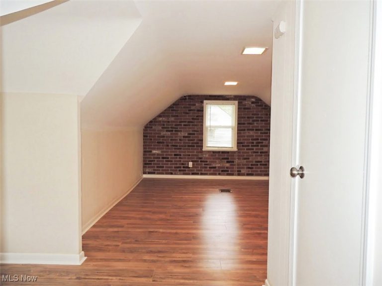 339 Grand Boulevard, Bedford, OH - Photo 7