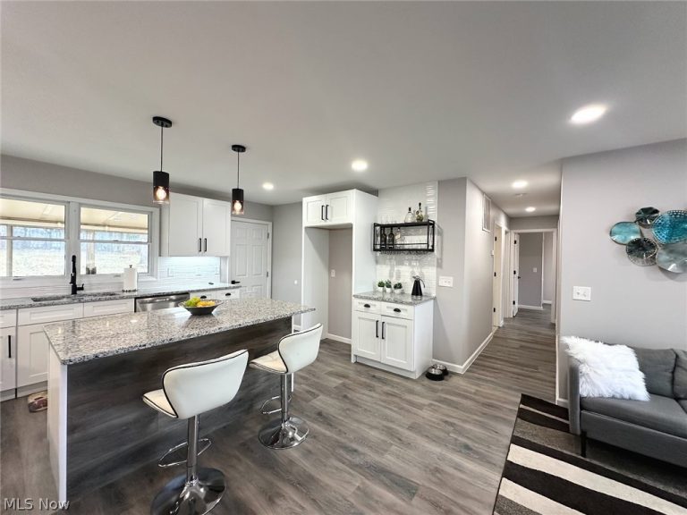 5437 Bartlett Road, Bedford Heights, OH - Photo 4