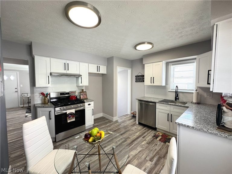 2440 Dentzler Road, Parma, OH - Photo 3