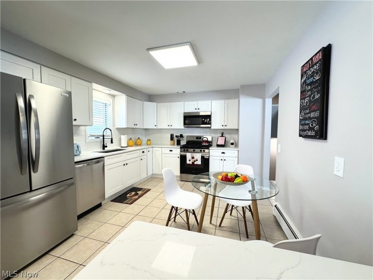 7610 Royal Ridge Drive, Parma, OH - Photo 4