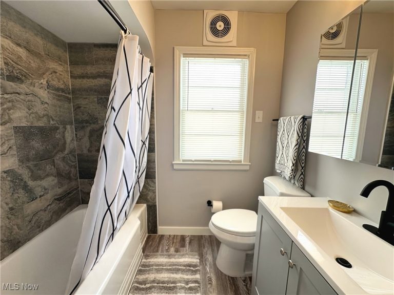 19931 Raymond Street, Maple Heights, OH - Photo 4