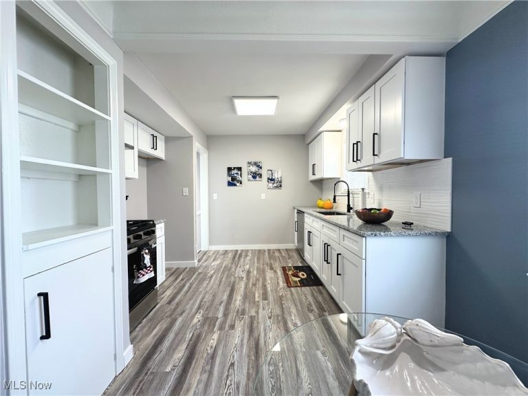 19931 Raymond Street, Maple Heights, OH - Photo 5