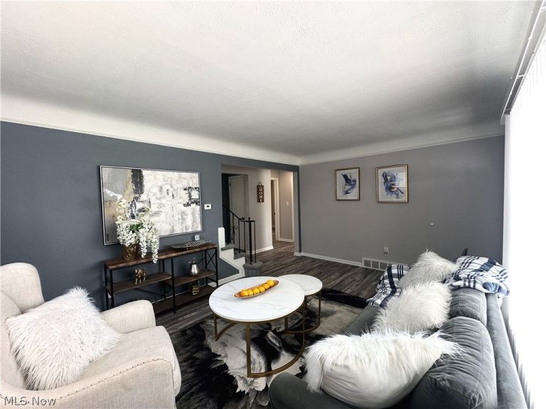 2440 Dentzler Road, Parma, OH - Photo 2