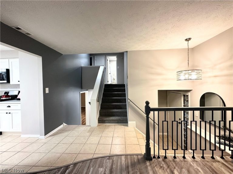 7610 Royal Ridge Drive, Parma, OH - Photo 6