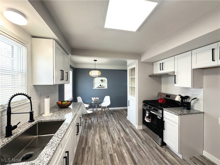 19931 Raymond Street, Maple Heights, OH - Photo 6