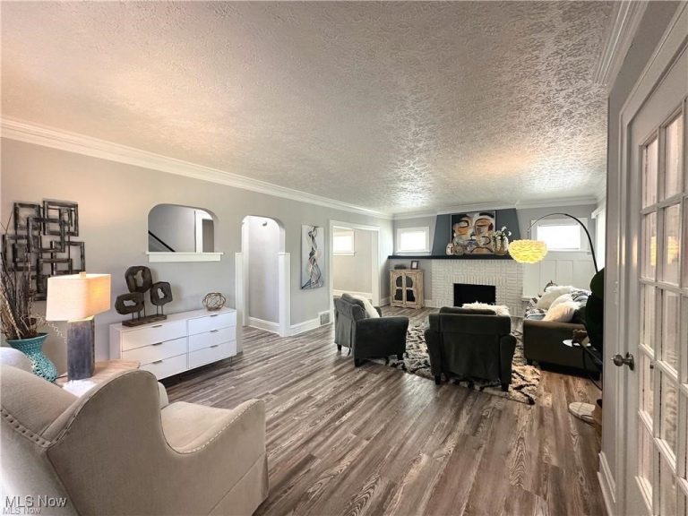 3277 Cedarbrook Road, Cleveland Heights, OH - Photo 2