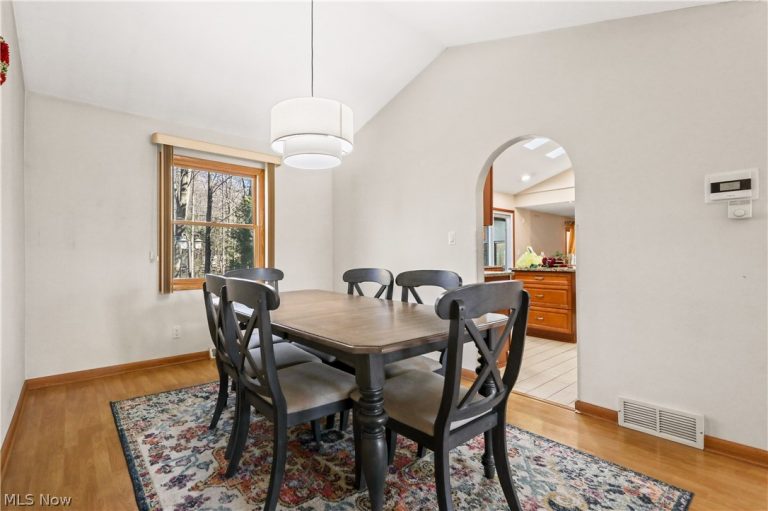 32420 Tracy Lane, Solon, OH - Photo 6