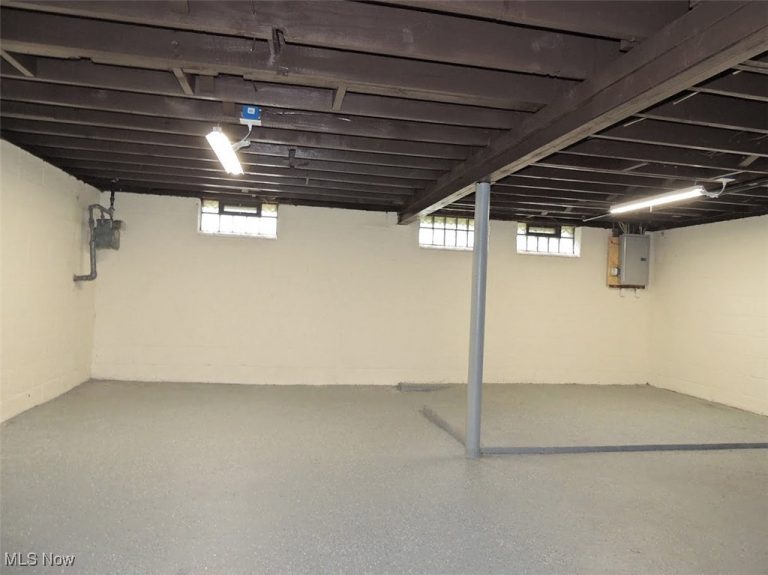 339 Grand Boulevard, Bedford, OH - Photo 5