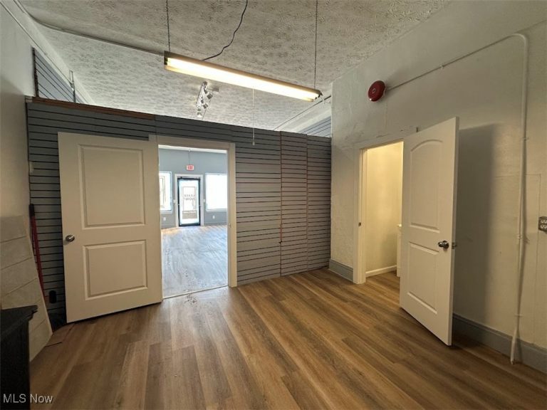 560 200th Street, Euclid, OH - Photo 4