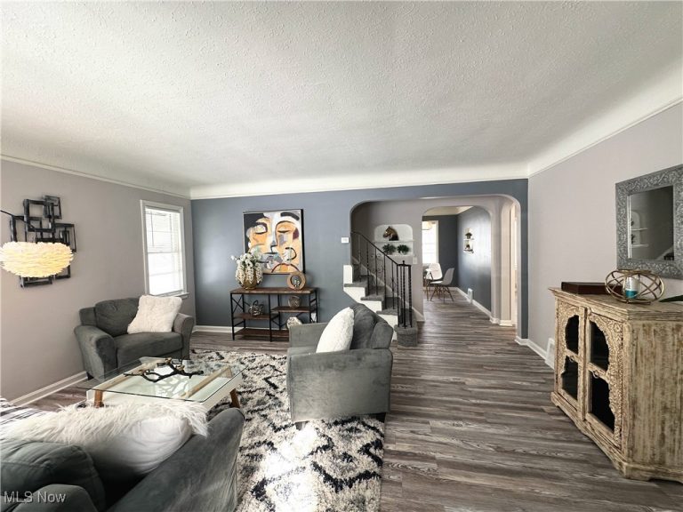 19931 Raymond Street, Maple Heights, OH - Photo 2