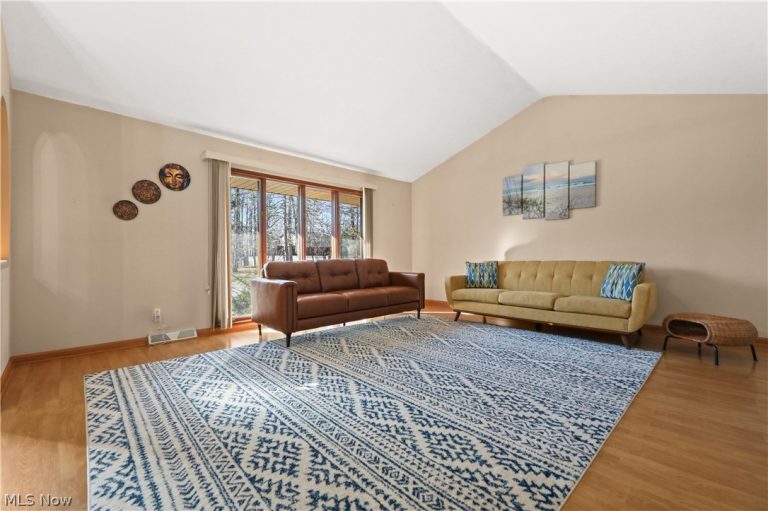 32420 Tracy Lane, Solon, OH - Photo 3