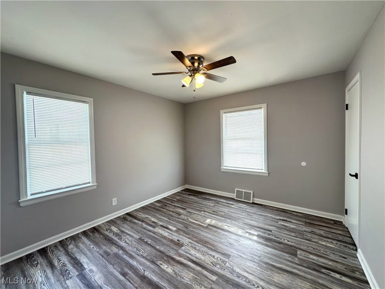 19931 Raymond Street, Maple Heights, OH - Photo 7