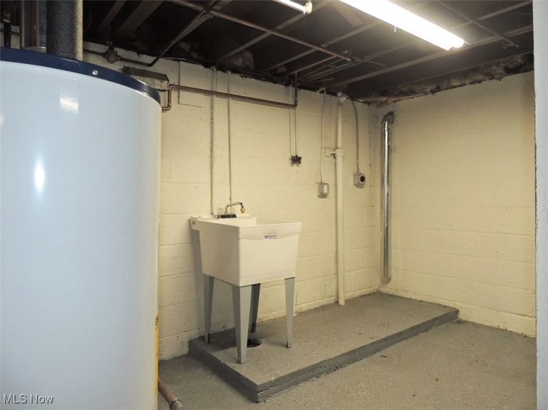 339 Grand Boulevard, Bedford, OH - Photo 4