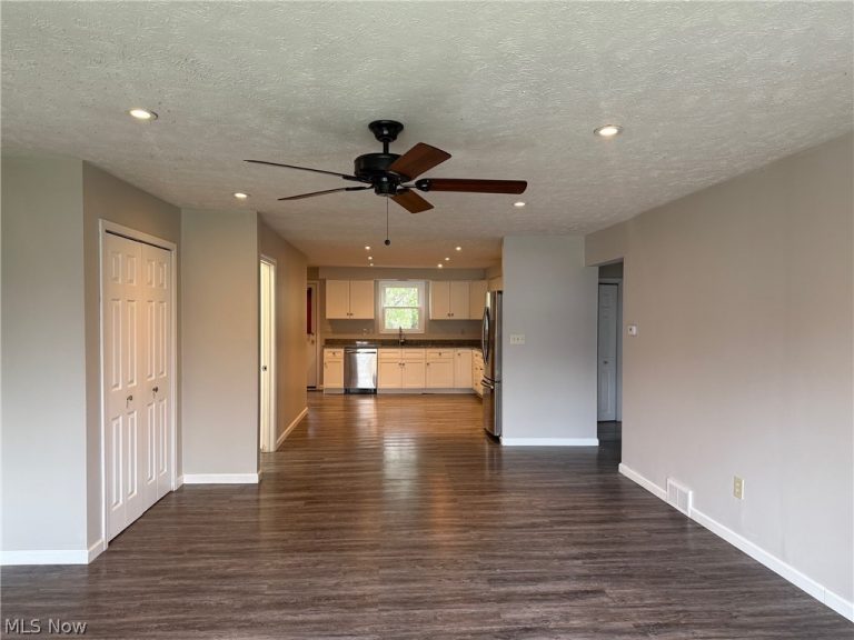 111 Goredon Drive, Chardon, OH - Photo 4