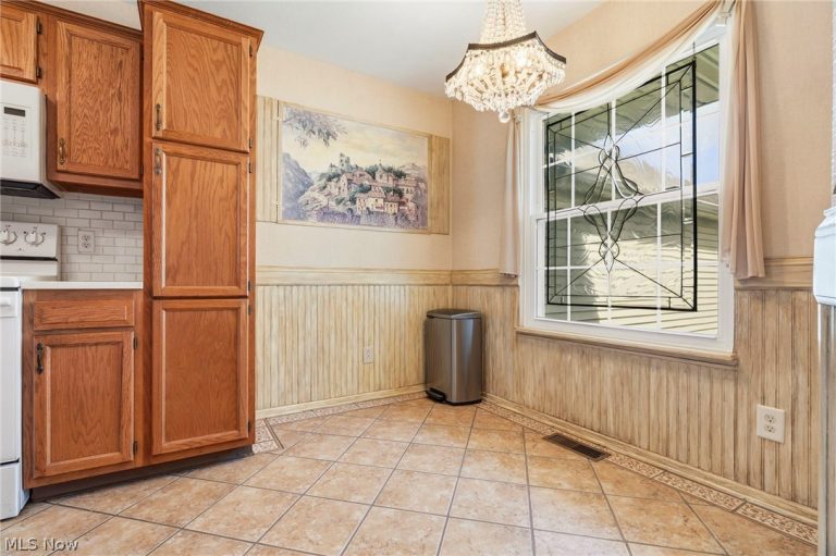 3198 Mariners Island Drive, Canton, OH - Photo 5