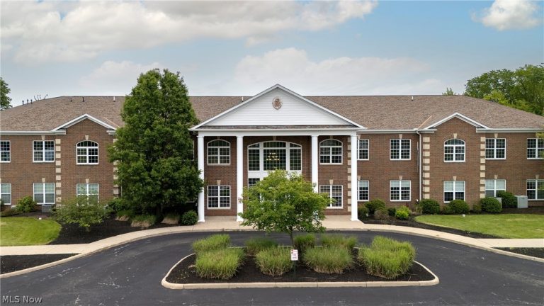 387 Golfview Lane, Highland Heights, OH, 44143