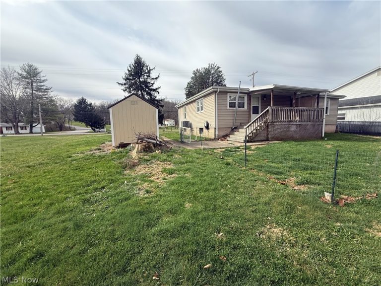 2375 Elizabeth Pike, Mineral Wells, WV - Photo 3