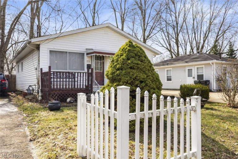 553 Delaware Avenue, Elyria, OH - Photo 4