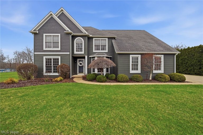 1365 Vermillion Drive, New Franklin, OH, 44203