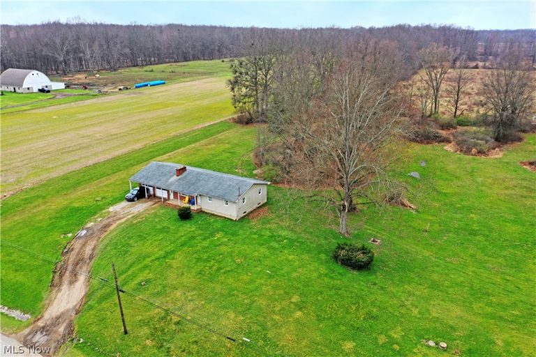 6111 Thompson Clark Road, Bristolville, OH - Photo 2