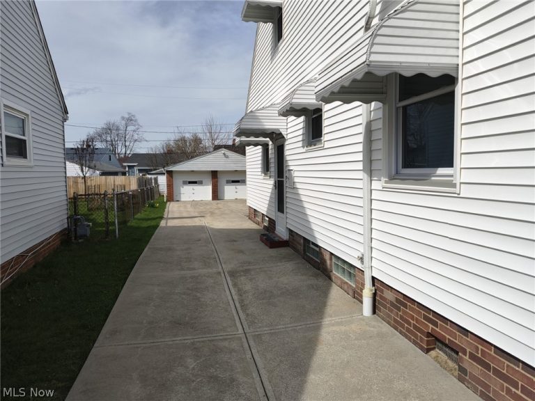 6010 Allanwood Drive, Parma, OH - Photo 3