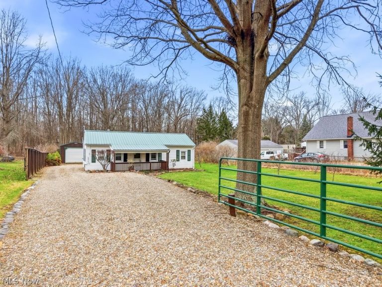121 Meadowridge Road, Mogadore, OH - Photo 2