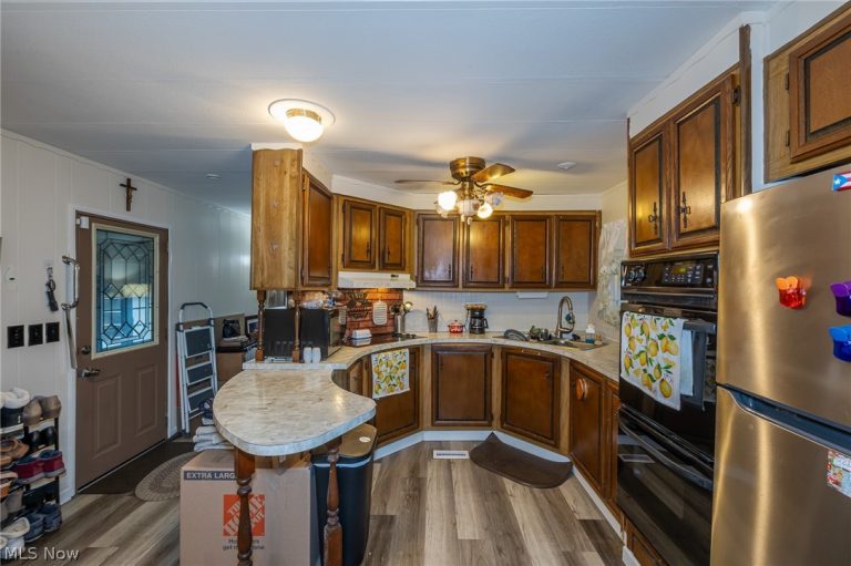 49 Patio Lane, Olmsted Twp, OH - Photo 6