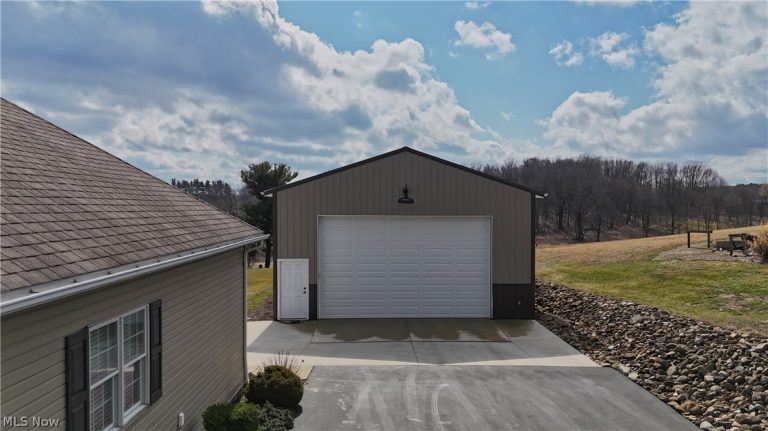 49235 Hickman Road, East Liverpool, OH - Photo 2