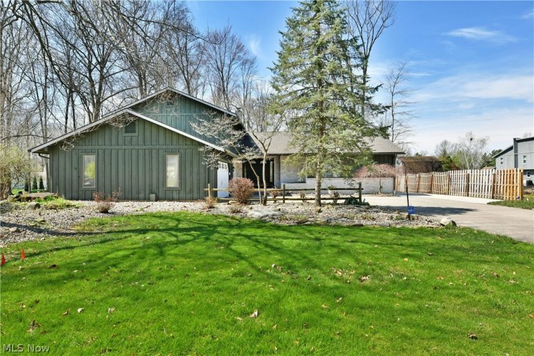 525 Sycamore Trail, Cortland, OH - Photo 3