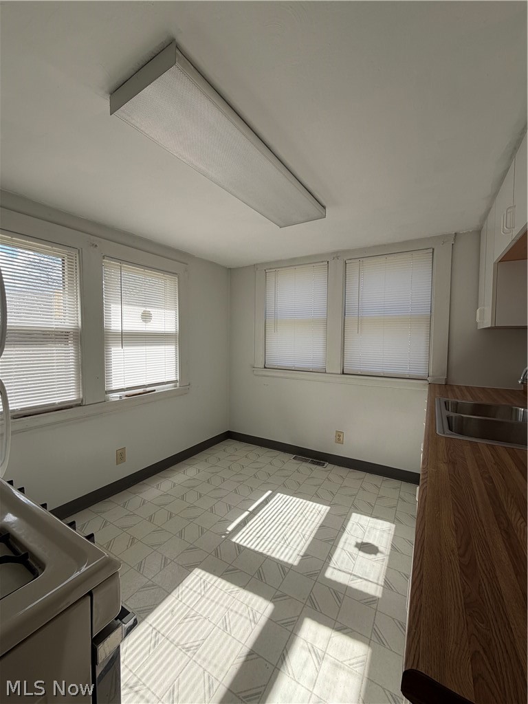 54 Spring Street, Struthers, OH - Photo 6