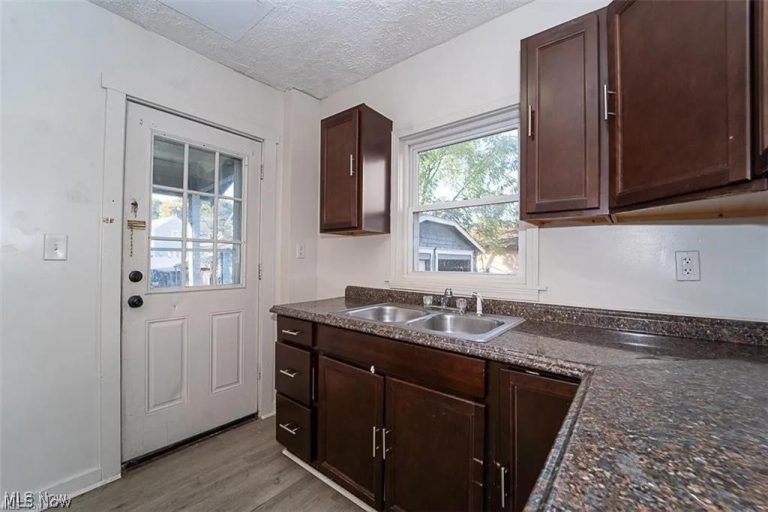 1150 Wooster Road, Barberton, OH - Photo 3
