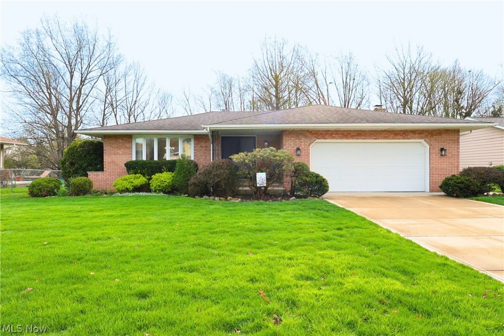 6663 Donna Rae Drive, Seven Hills, OH