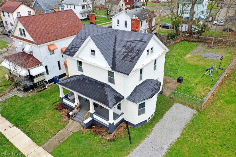 163 Chestnut Avenue, Niles, OH - Photo 2