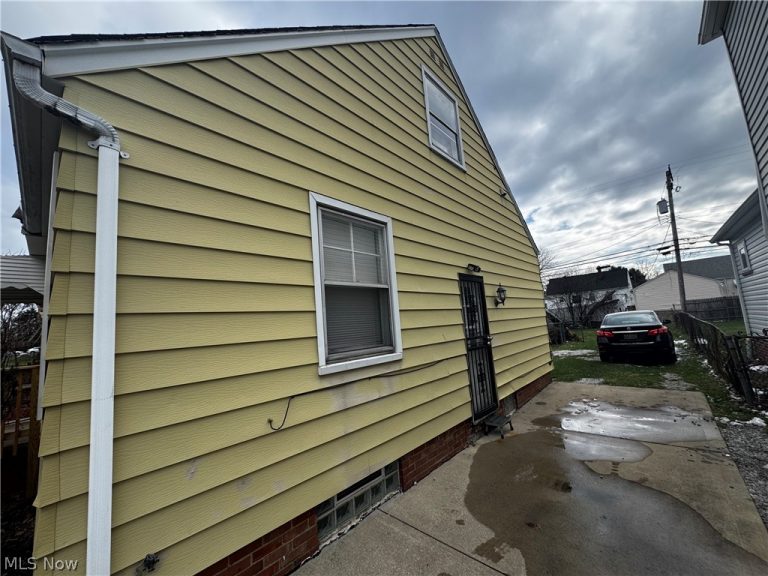 5593 South Boulevard, Maple Heights, OH - Photo 3