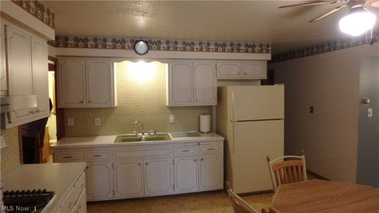 9638 Idlewood Drive, Brooklyn, OH - Photo 3