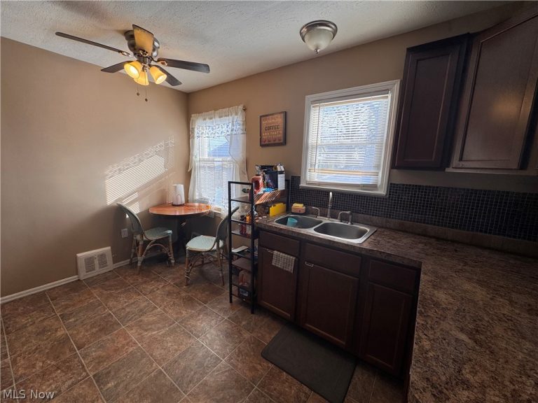 12908 York Boulevard, Garfield Heights, OH - Photo 5