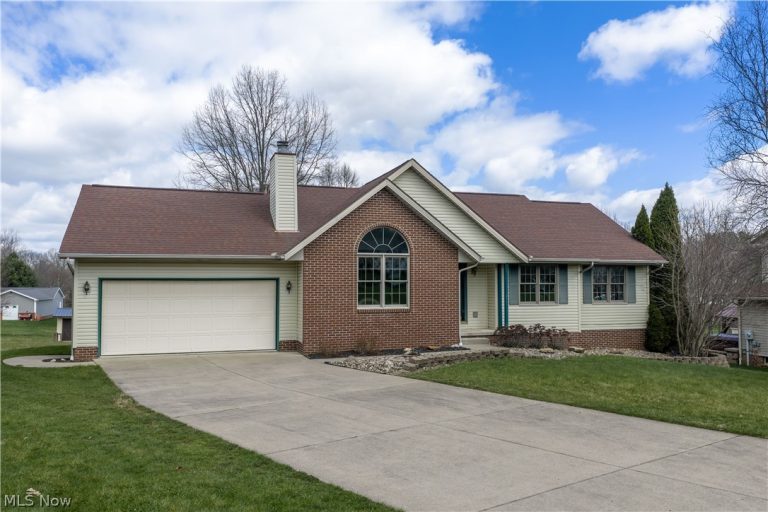 1389 Milburn Square, Bolivar, OH - Photo 2