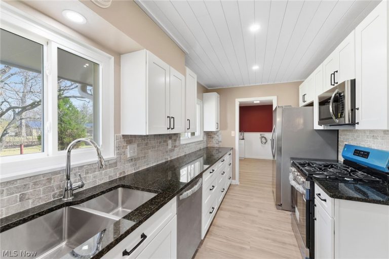 7070 Dogwood Lane, Mentor, OH - Photo 3