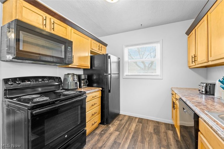 2225 Martha Avenue, Canton, OH - Photo 8