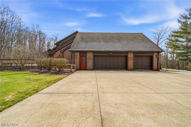 1255 Fox Hill Drive, Gates Mills, OH - Photo 2