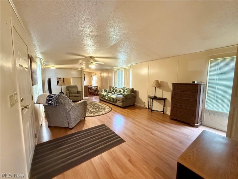 607 Sugar Pines Drive, Warren, OH - Photo 8
