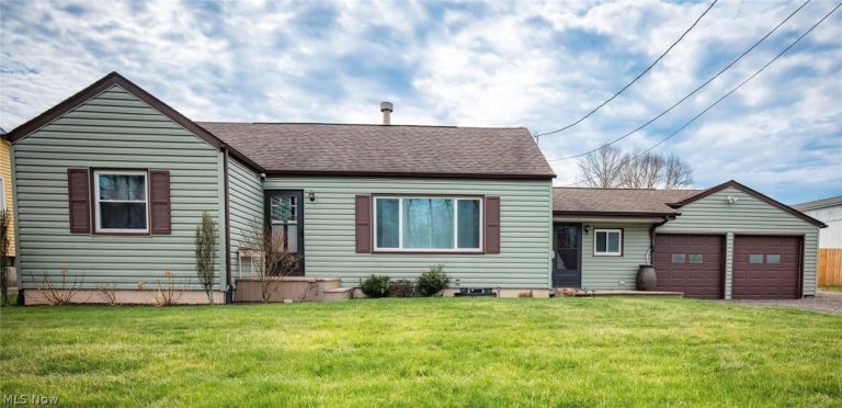 831 School Street, Hubbard, OH, 44425