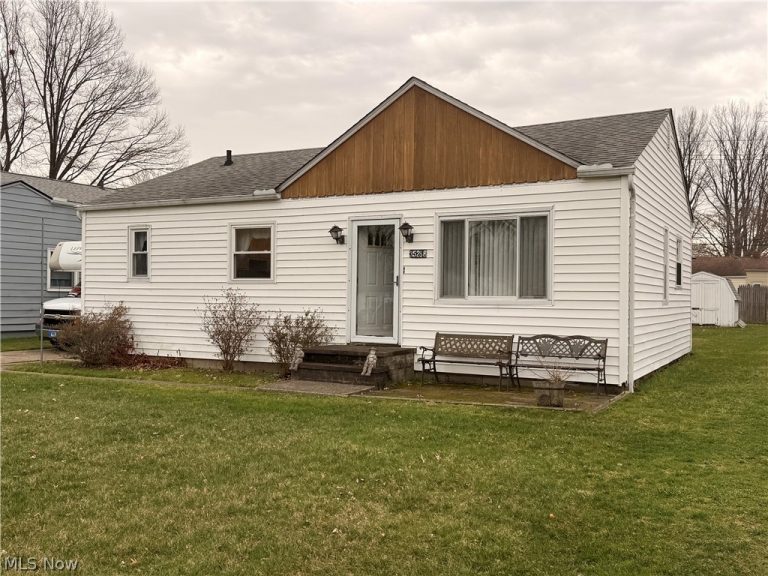 35288 Beach Park Avenue, Eastlake, OH - Photo 2