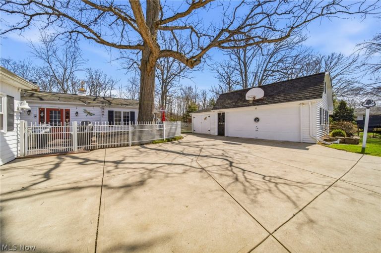 25301 Wolf Road, Bay Village, OH - Photo 5