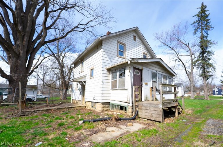 318 11th Street, Elyria, OH - Photo 4