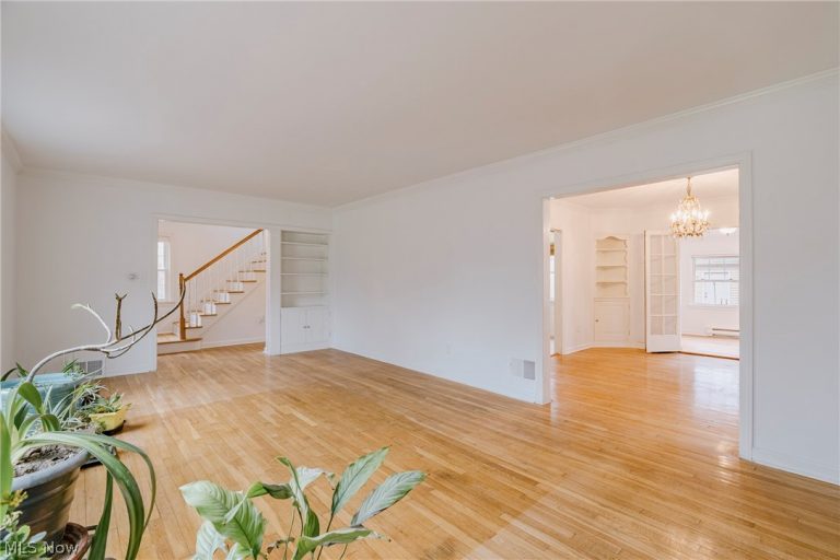 19615 Scottsdale Boulevard, Shaker Heights, OH - Photo 8
