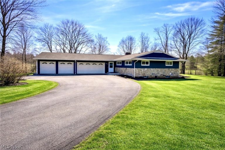 11685 Mills Road, Garrettsville, OH - Photo 2